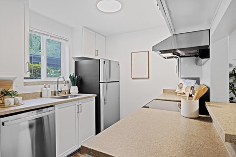 Modern Kitchen at 2000 Lake Washington Apartments in Renton, WA 98056